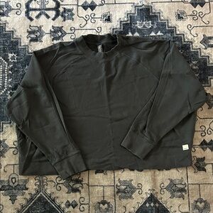 Vuori Women's Crew Neck Sweater - Black